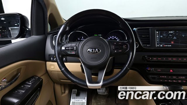 Kia Canival 2018 — photo 13