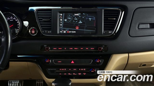 Kia Canival 2018 — photo 17