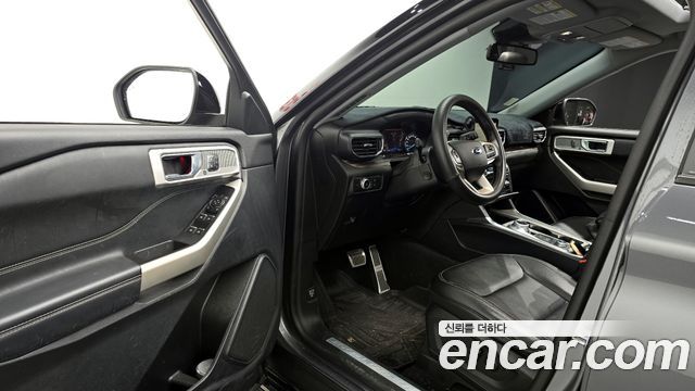 Ford Explorer 2021 — photo 11