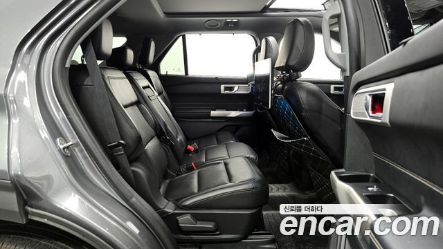 Ford Explorer 2021 — photo 12