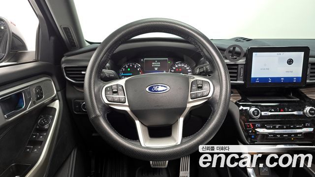 Ford Explorer 2021 — photo 13