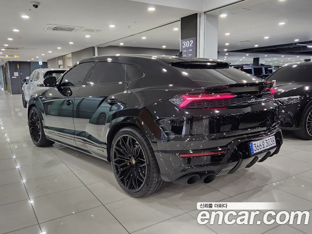 Lamborghini Urus 2025 — photo 2