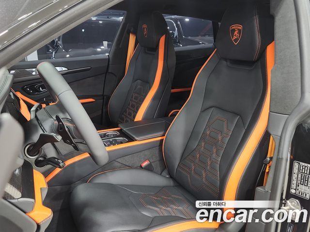 Lamborghini Urus 2025 — photo 10