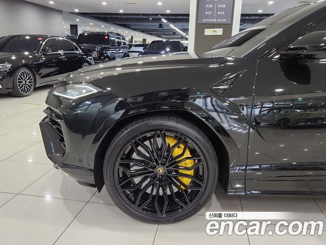 Lamborghini Urus 2025 — photo 12