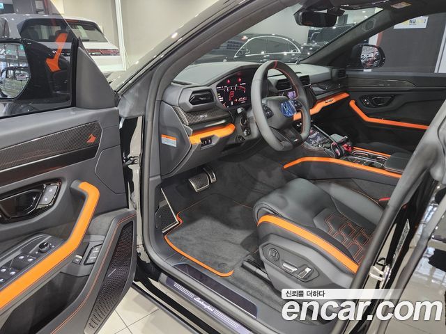 Lamborghini Urus 2025 — photo 18