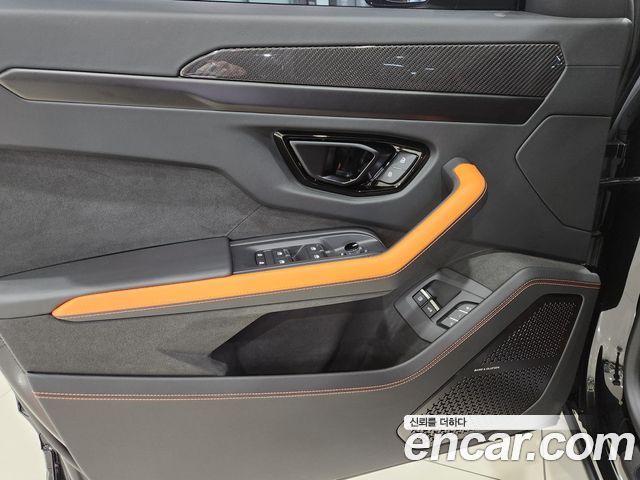 Lamborghini Urus 2025 — photo 20