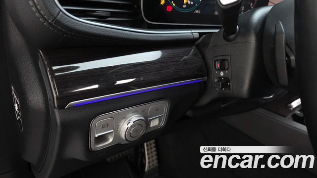 Mercedes-Benz GLE-Class 2021 — photo 18