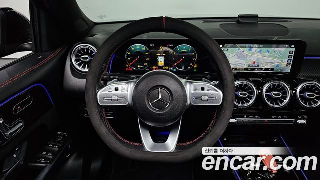 Mercedes-Benz GLB-Class 2021 — photo 13