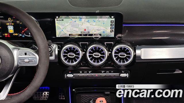 Mercedes-Benz GLB-Class 2021 — photo 14