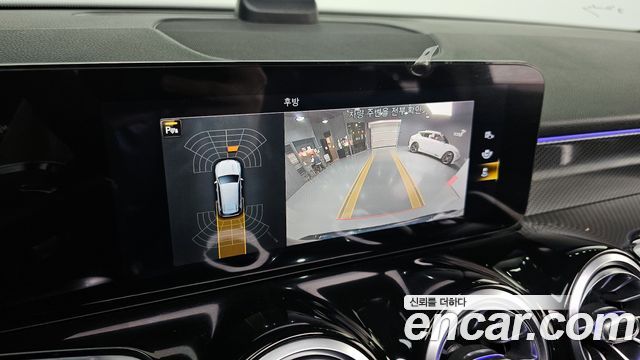 Mercedes-Benz GLB-Class 2021 — photo 15