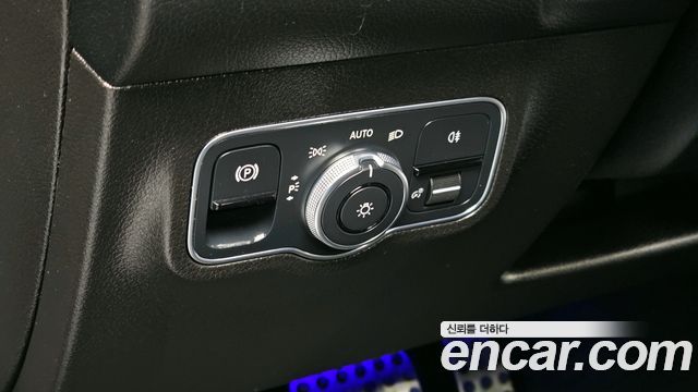 Mercedes-Benz GLB-Class 2021 — photo 16