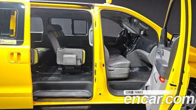 Hyundai Starex 2017 — photo 11