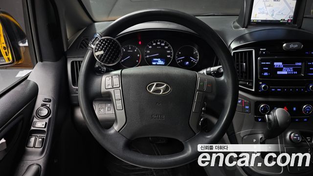 Hyundai Starex 2017 — photo 13