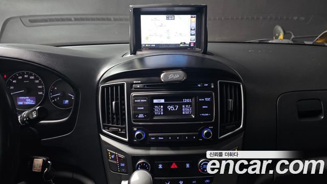 Hyundai Starex 2017 — photo 14