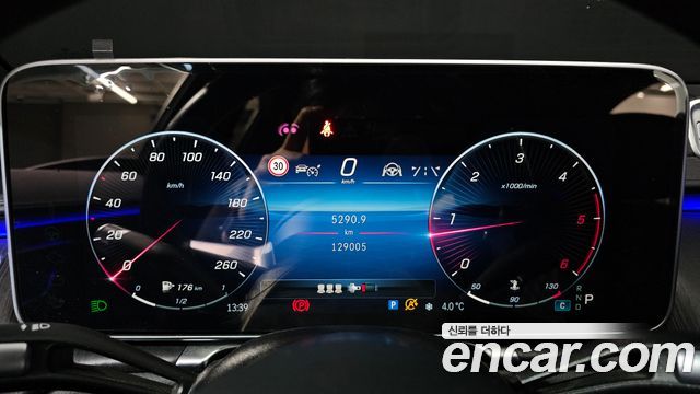 Mercedes-Benz S-Class 2022 — photo 8