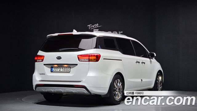 Kia Canival 2018 — photo 2
