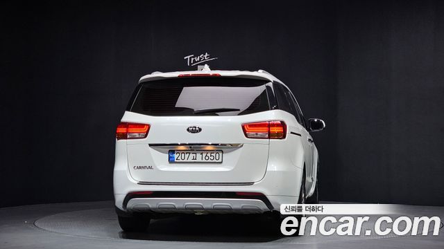 Kia Canival 2018 — photo 4