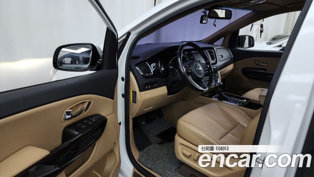 Kia Canival 2018 — photo 10