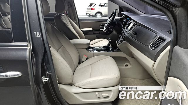 Kia Canival 2019 — photo 10