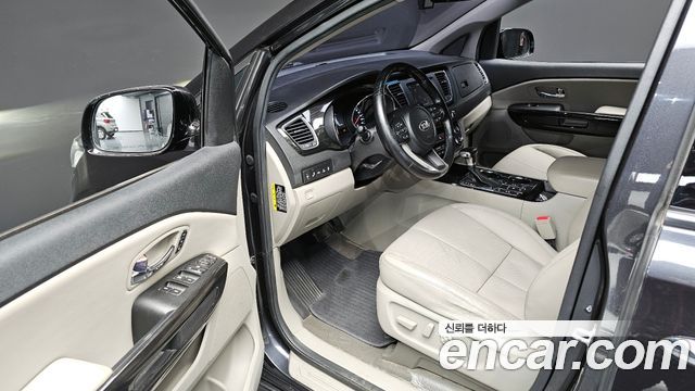 Kia Canival 2019 — photo 12