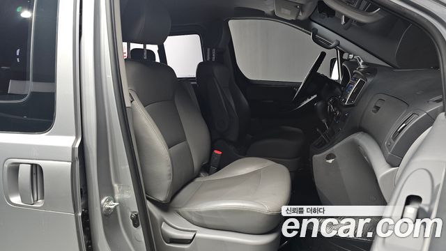Hyundai Starex 2017 — photo 10