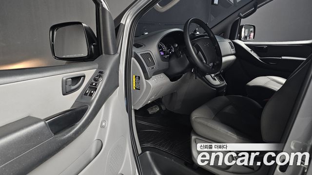 Hyundai Starex 2017 — photo 11
