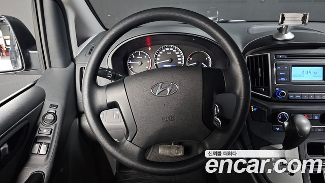Hyundai Starex 2017 — photo 13