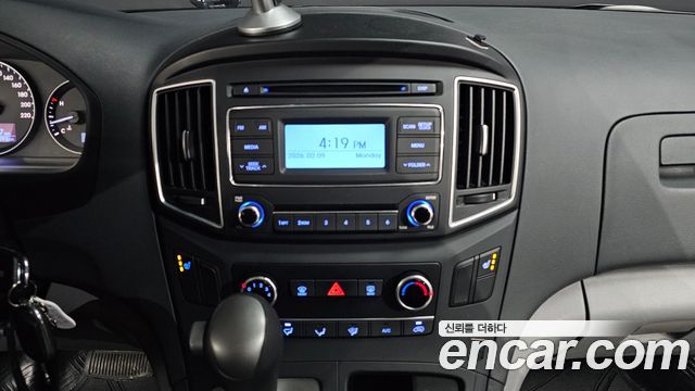 Hyundai Starex 2017 — photo 14