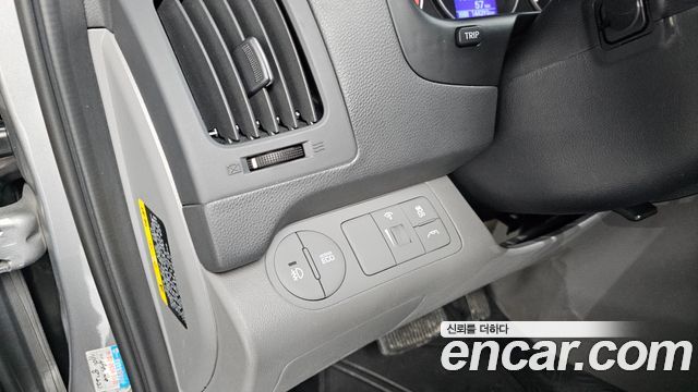 Hyundai Starex 2017 — photo 16
