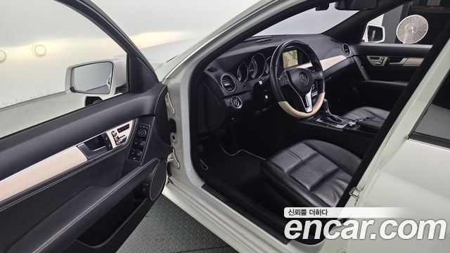 Mercedes-Benz C-Class 2013 — photo 11