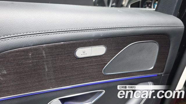 Mercedes-Benz GLE-Class 2022 — photo 18