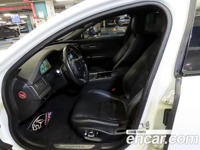 Jaguar XF 2016 — photo 6