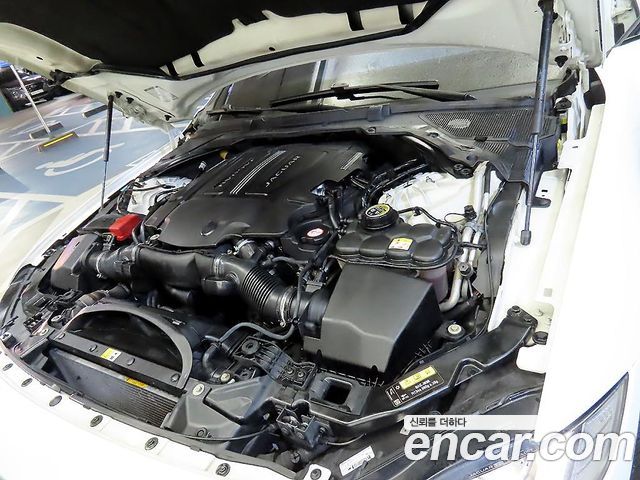 Jaguar XF 2016 — photo 19