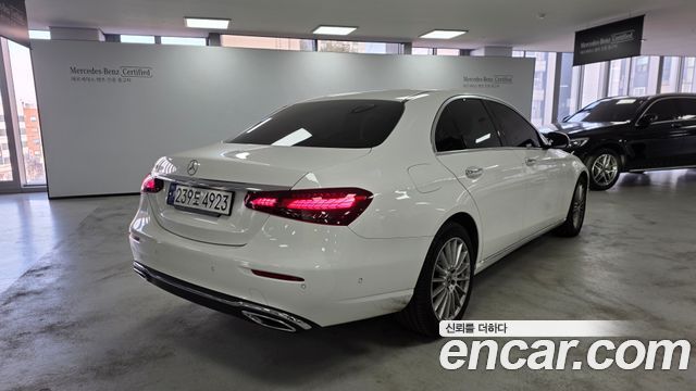 Mercedes-Benz E-Class 2023 — photo 2