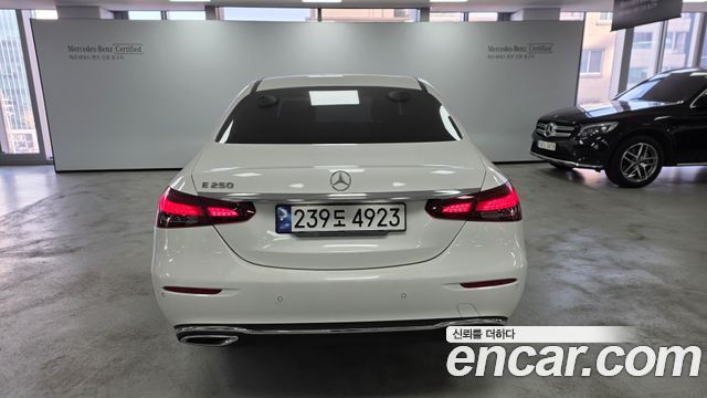 Mercedes-Benz E-Class 2023 — photo 4