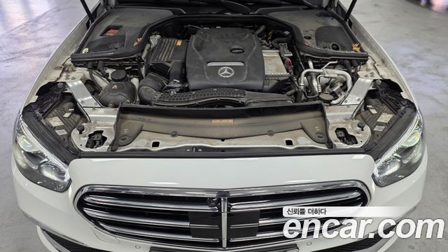 Mercedes-Benz E-Class 2023 — photo 6