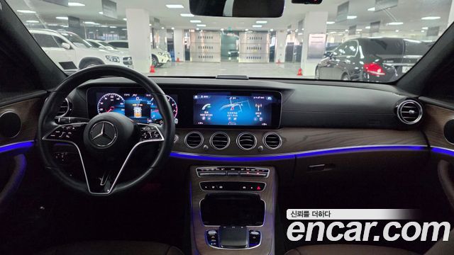 Mercedes-Benz E-Class 2023 — photo 7