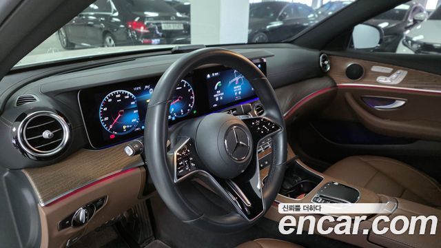Mercedes-Benz E-Class 2023 — photo 9