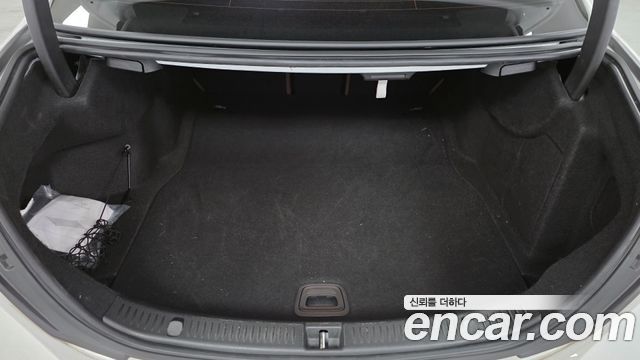 Mercedes-Benz E-Class 2023 — photo 11