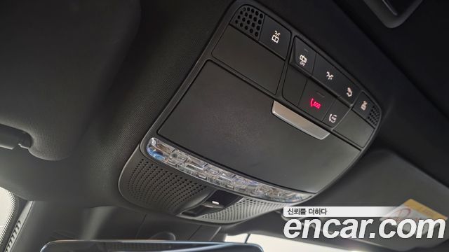 Mercedes-Benz E-Class 2023 — photo 12