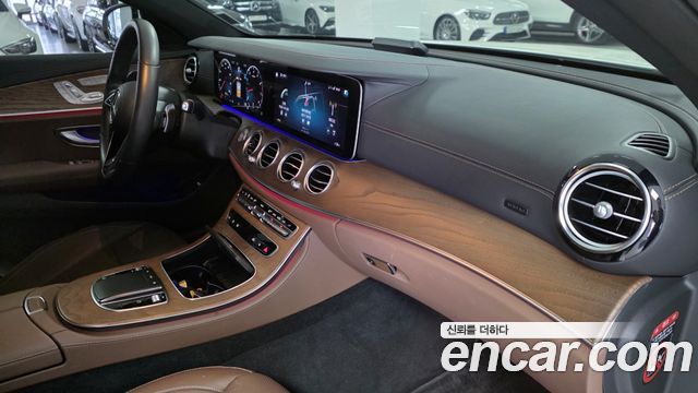 Mercedes-Benz E-Class 2023 — photo 13