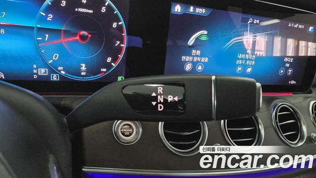 Mercedes-Benz E-Class 2023 — photo 17