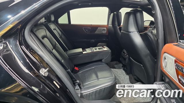 Lincoln Continental 2020 — photo 12