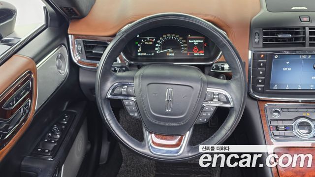 Lincoln Continental 2020 — photo 13