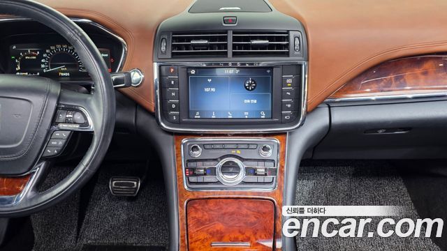 Lincoln Continental 2020 — photo 14