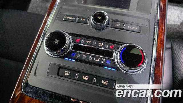 Lincoln Continental 2020 — photo 19