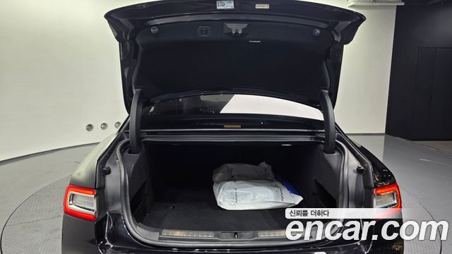 Lincoln Continental 2020 — photo 20