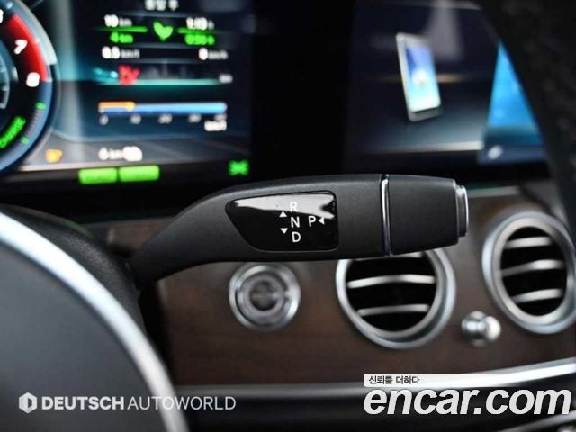 Mercedes-Benz E-Class 2020 — photo 9