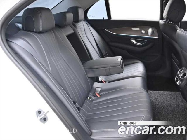 Mercedes-Benz E-Class 2020 — photo 12