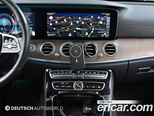 Mercedes-Benz E-Class 2020 — photo 14